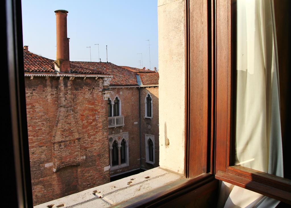 Pesaro Palace Venice Exterior photo